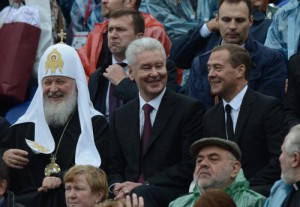 Сергей Собянин и Дмитрий Медведев поздравили жителей Москвы 