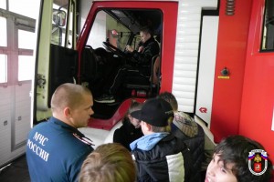 Учащиеся школы № 679, которая находится в районе Чертаново Центральное, посетили пожарную часть № 106