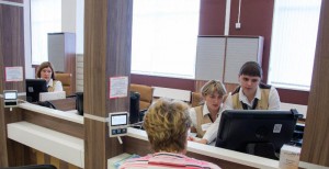 В центрах госуслуг Москвы с декабря социальную карту школьника можно оформить только в электронном виде