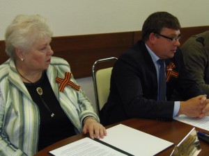 На заседании Совета депутатов в мае с депутатом С. Жабиным.