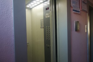 В районе осуществили замену лифтов в двух подъездах