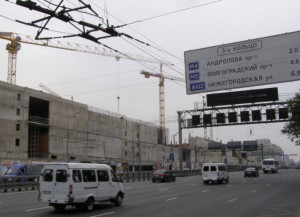 Работы по возведению торгового центра-долгостроя на Автозаводской улице планируют завершить до конца года
