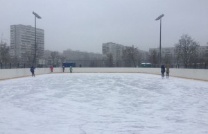 Более 30 спортивных площадок для зимнего отдыха работают в районе Чертаново Центральное