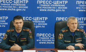 Заместитель начальника Главного управления МЧС по Москве Андрей Мищенко (на фото справа) сообщил о снижении чрезвычайных ситуаций 