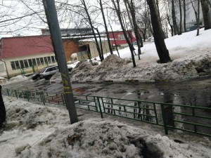 После обращения жителей устранено подтопление придомовой территории в районе Чертаново Центральное