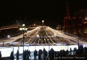 Туристы приезжали на фестиваль «Путешествие в Рождество», площадки которого приняли около 11 миллионов человек