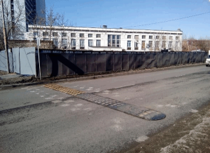 На территории района Чертаново Центральное отремонтировали искусственную дорожную неровность