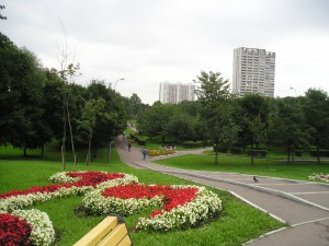Вид на парк 30-летия Победы со стороны Чертановской улицы