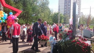 Возложение цветов к монументу в День Победы состоялось в парке 30-летия Победы 