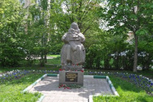 Памятник москвичам, погибшим при бомбежках 