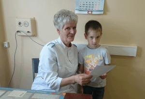 «Лучшая медсестра Москвы» Раиса Филиппова с маленьким пациентом