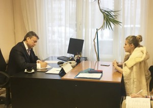 Депутат Государственной Думы Анатолий Выборный (слева) на встрече с избирателями 