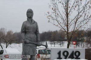 Памятник женщина в районе Чертаново Центральное