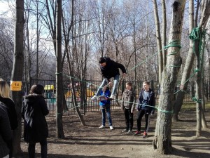 Школьники из Чертаново приняли участие в военно-патриотических играх