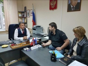 Депутат Анатолий Выборный  принимает граждан