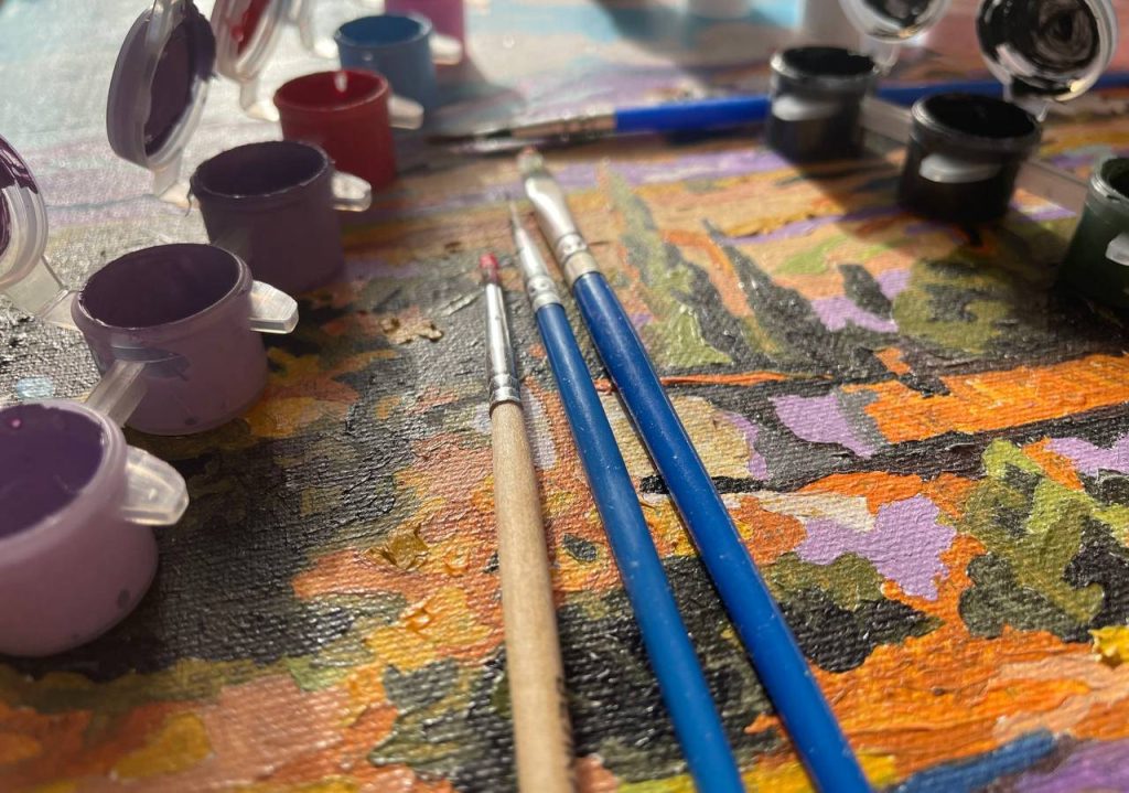 SpringWaterColor: представители ТО «Художники Чертанова» пригласили жителей и гостей района на выставку. Фото: Татьяна Петрыкина, «Вечерняя Москва»