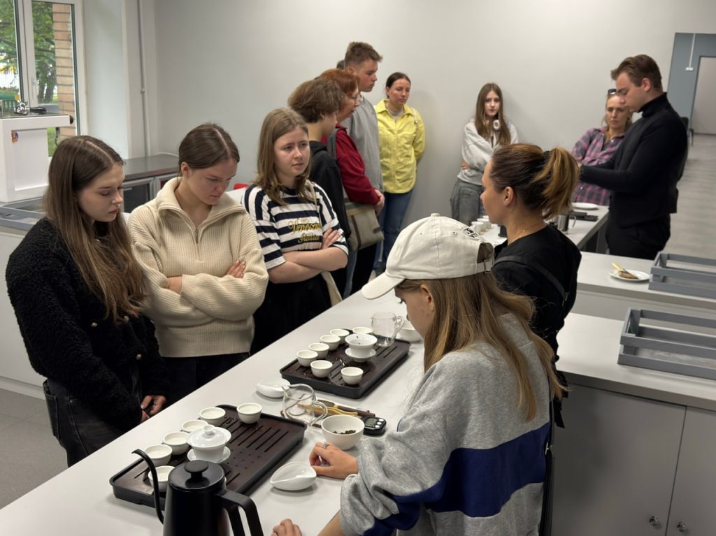 День открытых дверей в Пищевом колледже №33: абитуриенты познакомились с профессиями. Фото: официальная страница Пищевого колледжа №33 в социальных сетях.