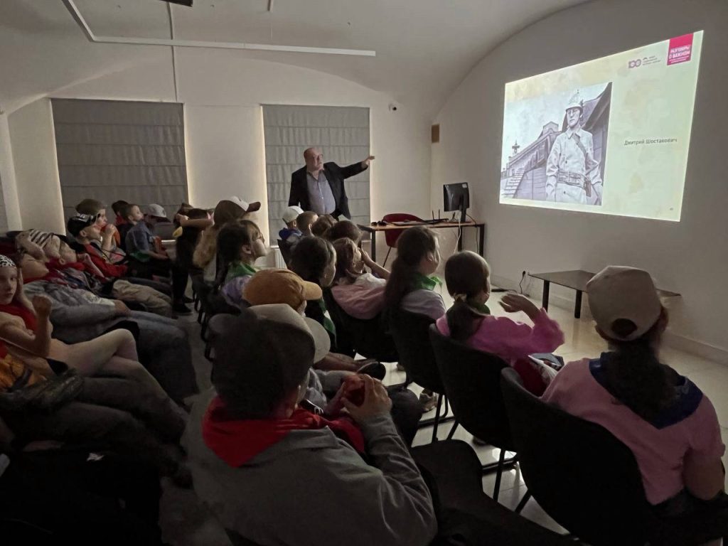 «Человек и война»: для участников проекта «Летняя Карусель» из ЦВР «На Сумском» провели экскурсию. Фото: сайт ЦВР «На Сумском»