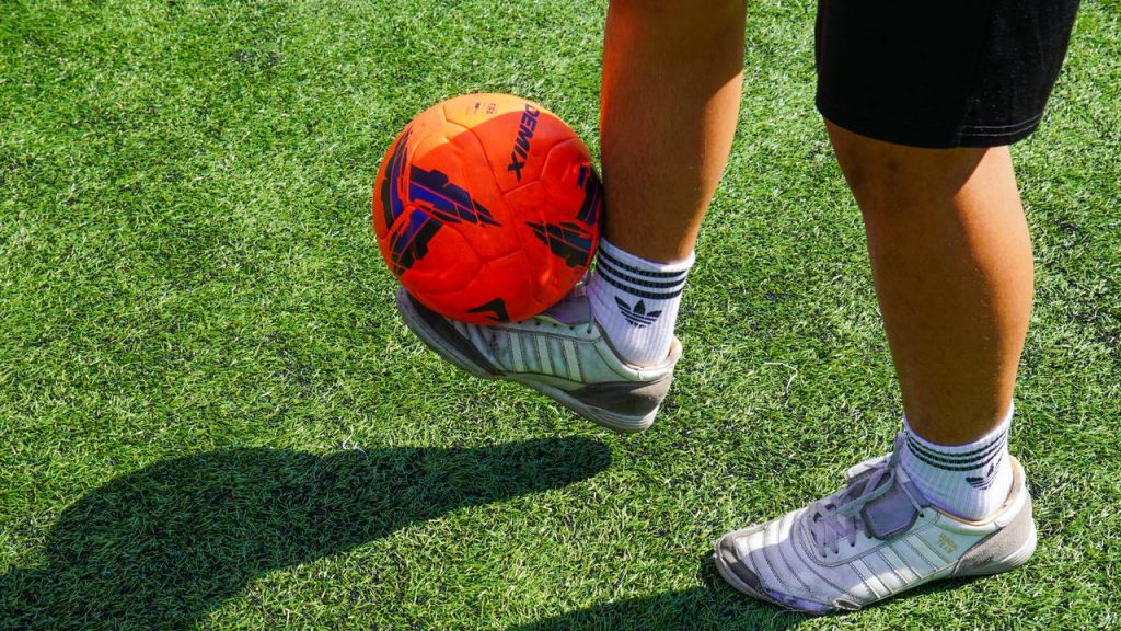 Спортсмены из ФК «Чертаново» примут участие в матчах 16 тура Юношеской футбольной лиги. Фото: Ксения Догонашева, «Вечерняя Москва»