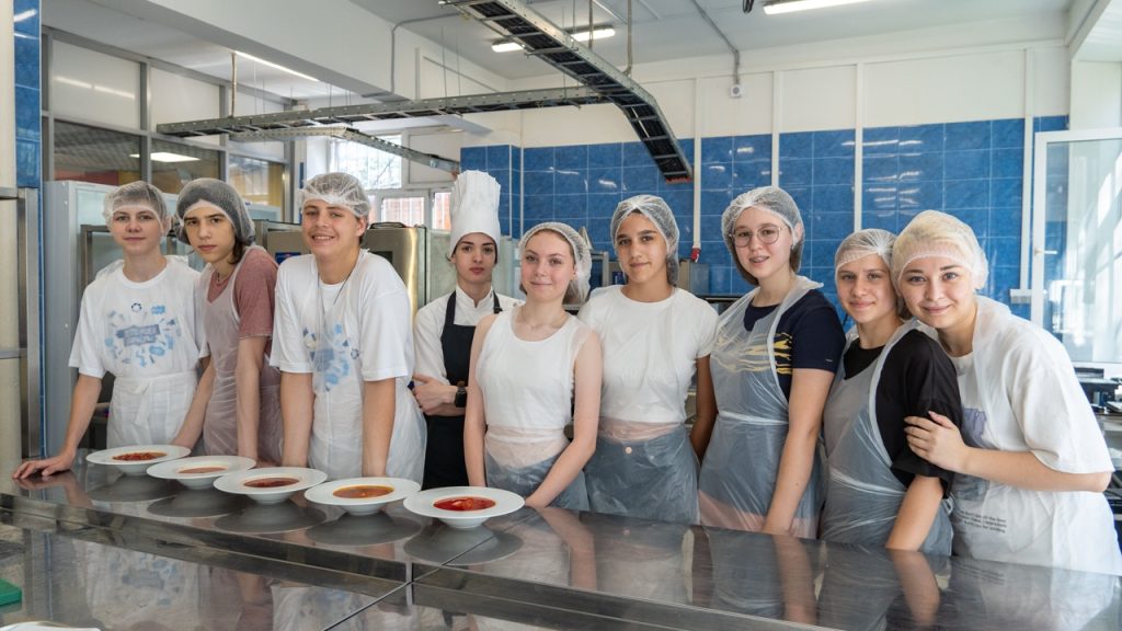 Профориентационный проект «Лето моей карьеры» стартовал в Пищевом колледже №33. Фото: официальная страница Пищевого колледжа №33 в социальных сетях