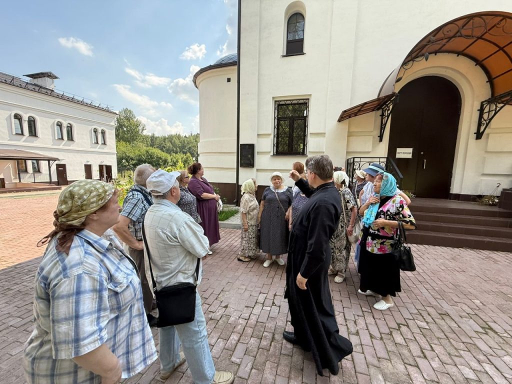Экскурсия-лекция ко Дню Крещения Руси состоялась в Чертанове Центральном. Фото: официальная страница управы района Чертаново Центральное в социальных сетях