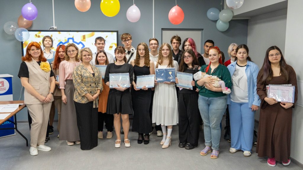 Торжественную церемонию вручения дипломов провели в Пищевом колледже №33. Фото: официальная страница Пищевого колледжа №33 в социальных сетях