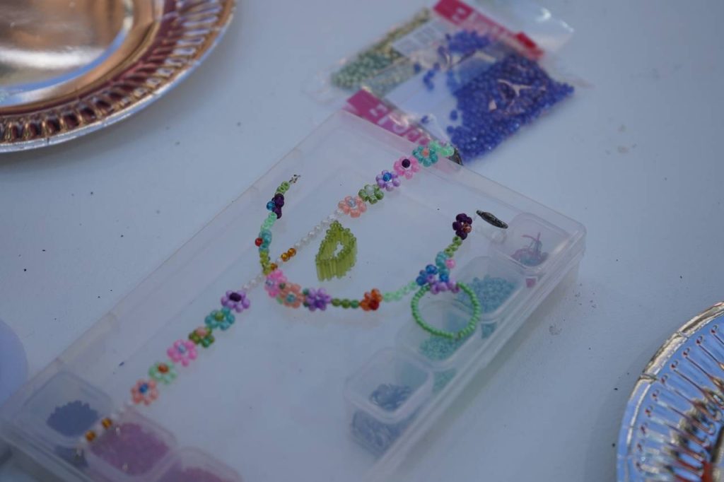 Мастер-класс по созданию подвески из бус пройдет в парке Чертанова Центрального. Фото: Анна Быкова, «Вечерняя Москва»