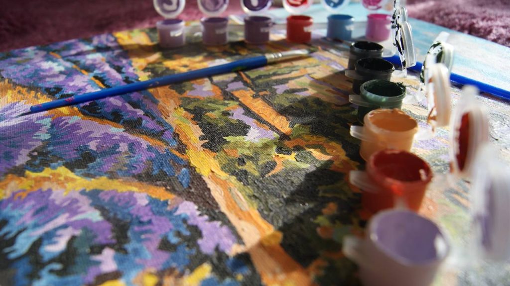 Кураторскую экскурсию проведет представитель ТО «Художники Чертанова». Фото: Татьяна Петрыкина, «Вечерняя Москва»