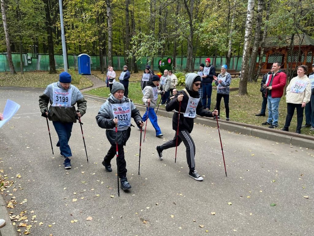 Соревнования по скандинавской ходьбе состоялись в Социальном доме «Чертаново». Фото: официальная страница СД «Чертаново» в социальных сетях