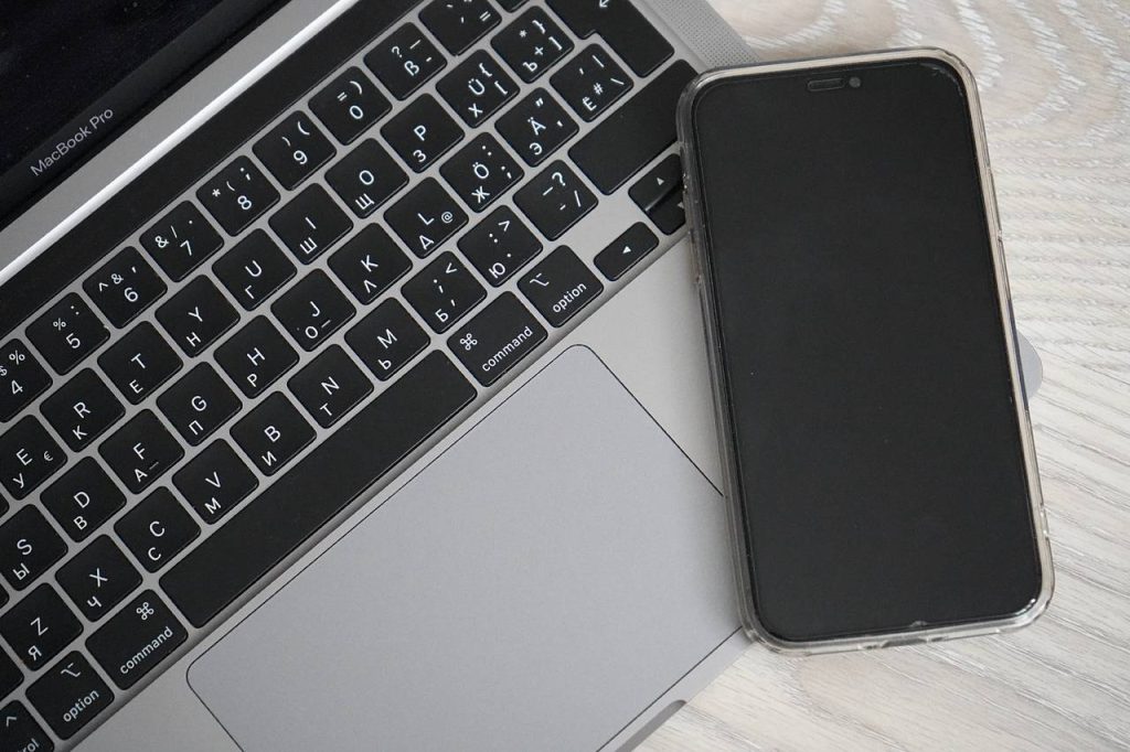 Актуальные схемы интернет мошенников. Фото: Анна Быкова, «Вечерняя Москва»