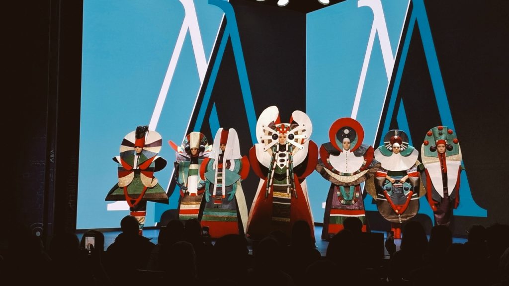 Представители «Лаборатории «Дизайн Мода» ЦВР «На Сумском» выступили в музее «АТОМ». Фото: официальная страница ЦВР «На Сумском» в социальных сетях