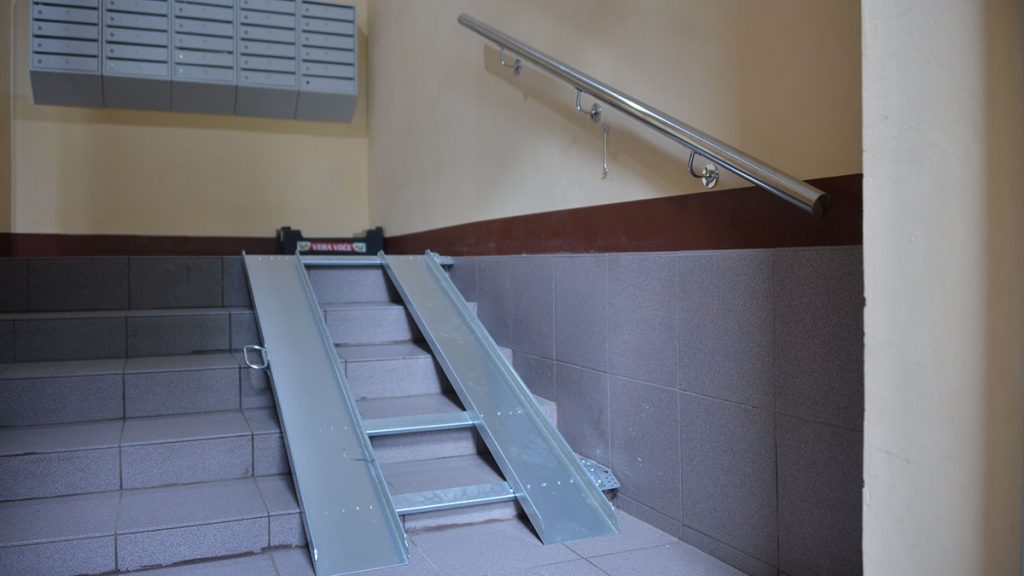 Платформы для маломобильных жителей установили в Чертанове Центральном. Фото: Анна Малакмадзе, «Вечерняя Москва