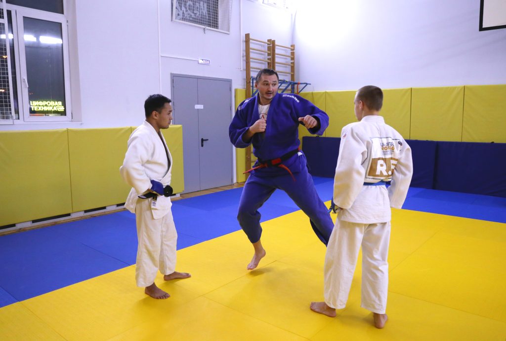 Педагог школы №556 поучаствовала в сборах федерации нокдаун каратэ. Фото: Анатолий Цымбалюк, «Вечерняя Москва»