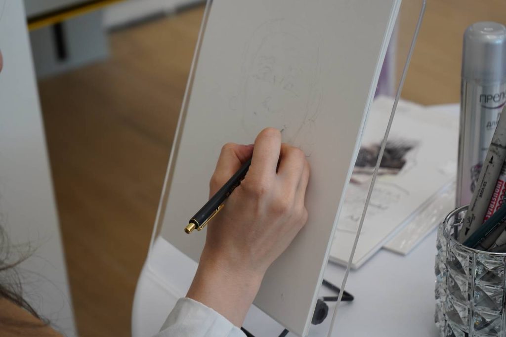 Экспозицию «Искусство быть ребенком» откроют в галерее ТО «Художники Чертанова». Фото: Анна Быкова, «Вечерняя Москва»