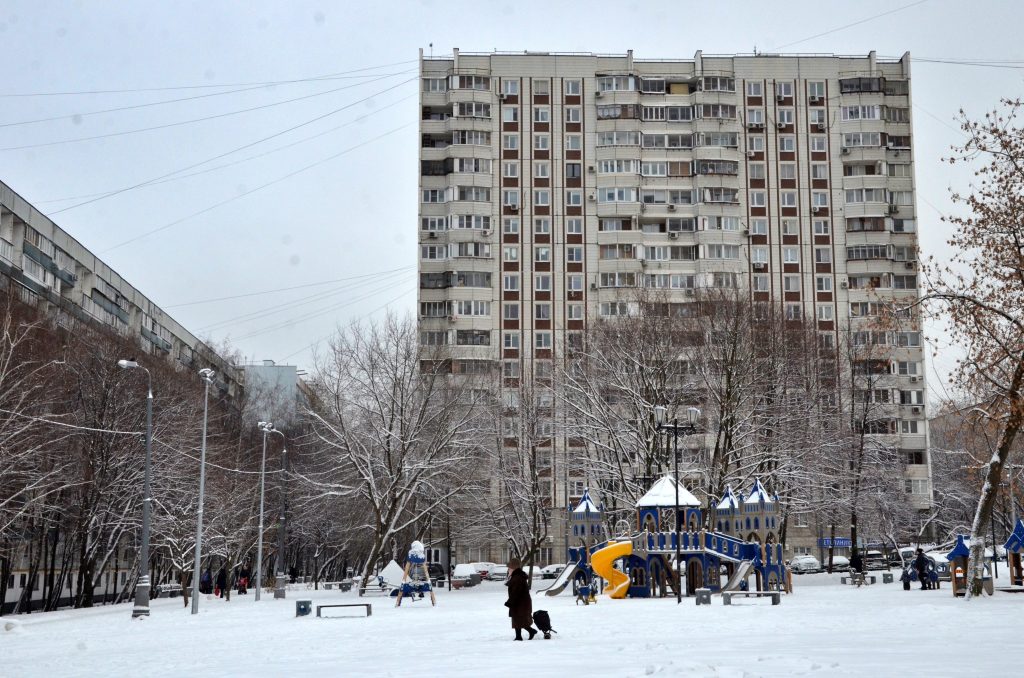 Глава управы района Чертаново Центральное провела обход территории. Фото: Анна Быкова, «Вечерняя Москва»