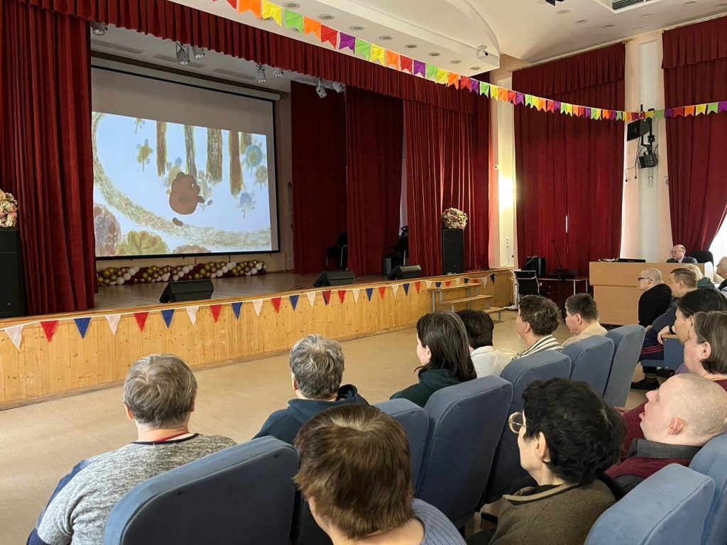 Музыкальную игру «Угадай мелодию» провели в СД «Чертаново». Фото: страница Социального дома «Чертаново» в социальных сетях