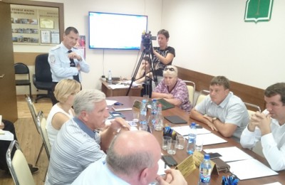 полковник полиции Шустов общается с депутатами на тему проблемы распространения наркотиков