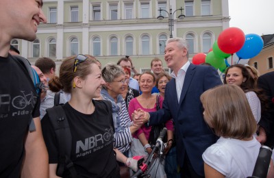 Мэр Москвы Сергей Собянин приветствовал москвичей на открытии новой зоны на улице Большая Ордынка