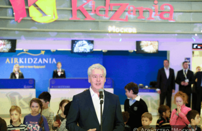 Мэр Москвы Сергей Собянин сообщил, что "Кидзания" познакомит детей с миром взрослых профессий