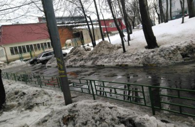 После обращения жителей устранено подтопление придомовой территории в районе Чертаново Центральное