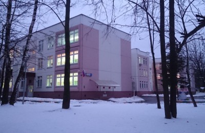 Школа №880, расположенная на территории района Чертаново Центральное