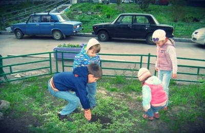Юные жители района Чертаново Центральное также приняли участие в высадке деревьев