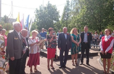 Глава муниципального округа Нина Пожарова выступила с приветственным словом на митинге в День Победы