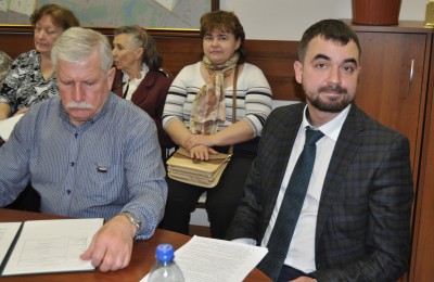 Директор «Жилищника» Павел Кашеков на заседании Совета депутатов