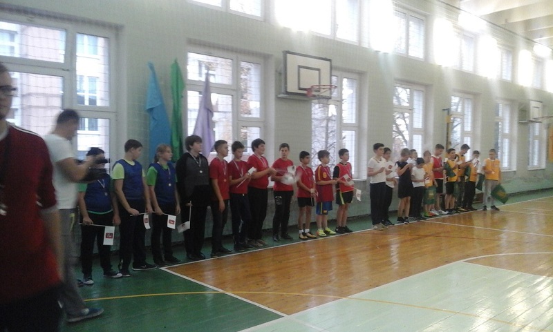 Отборочный тур на соревнования по мини-футболу прошел в школе №880