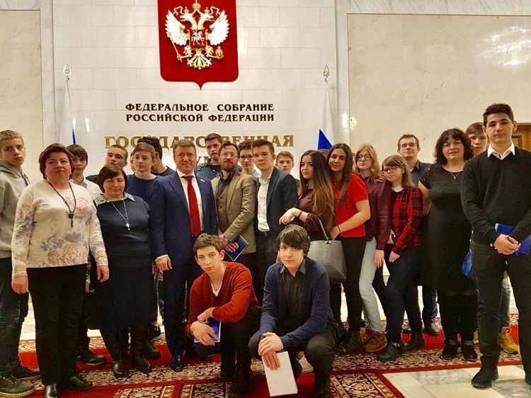 Анатолий Выборный встретился в парламенте с «трудными подростками»