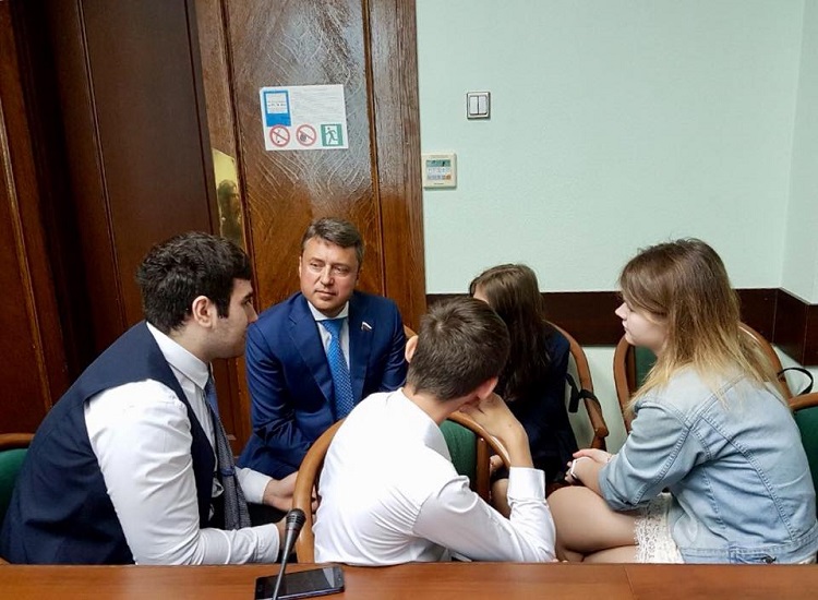 Анатолий Выборный встретился с учениками школы № 880