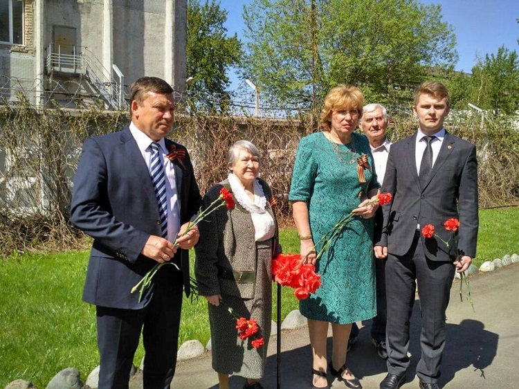 Депутаты поздравили ветеранов с Днем Победы