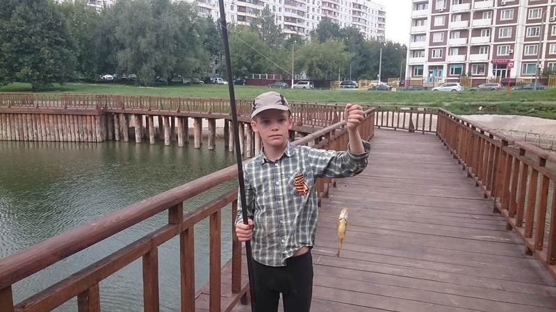 Юный рыбак