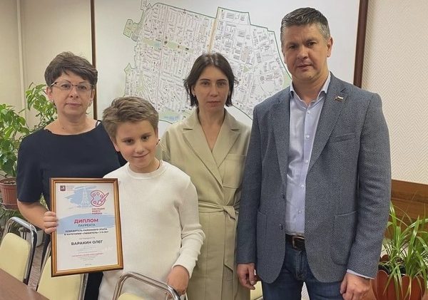 Депутаты поздравили Олега Варакина с победой в этапе конкурса «Наследие моего района»